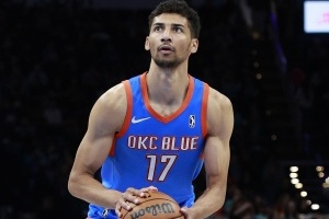 出手就有!莱昂斯10中7得16分10板2助2断 正负值高达+28